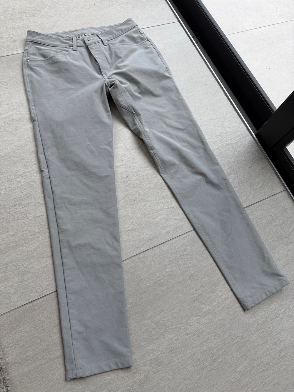 lululemon athletica Men's Light Gray Cargo Pants